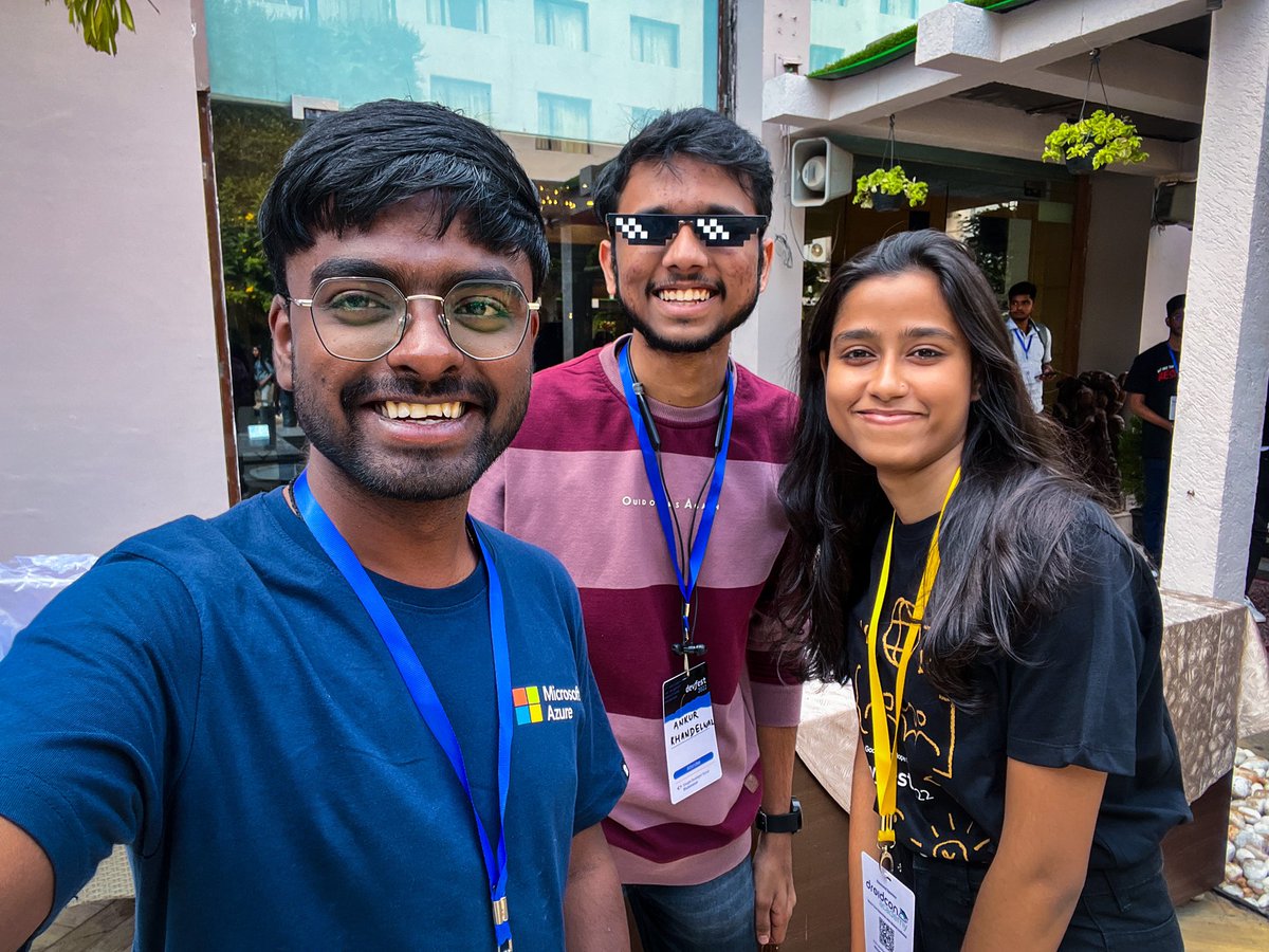 abhishek__iiit's tweet photo. When you have got crazy friends, to phir events me mazaa aana hi hai 😂

First DevFest 🚀
Shoutout to @nayyhah @ankurkh1 Got to meet @its_rajat_dev @immacious_A and many folks which I could take selfies withs xD

Looking forward to more such events in future ❤️ https://t.co/Zs3JkQqXBL