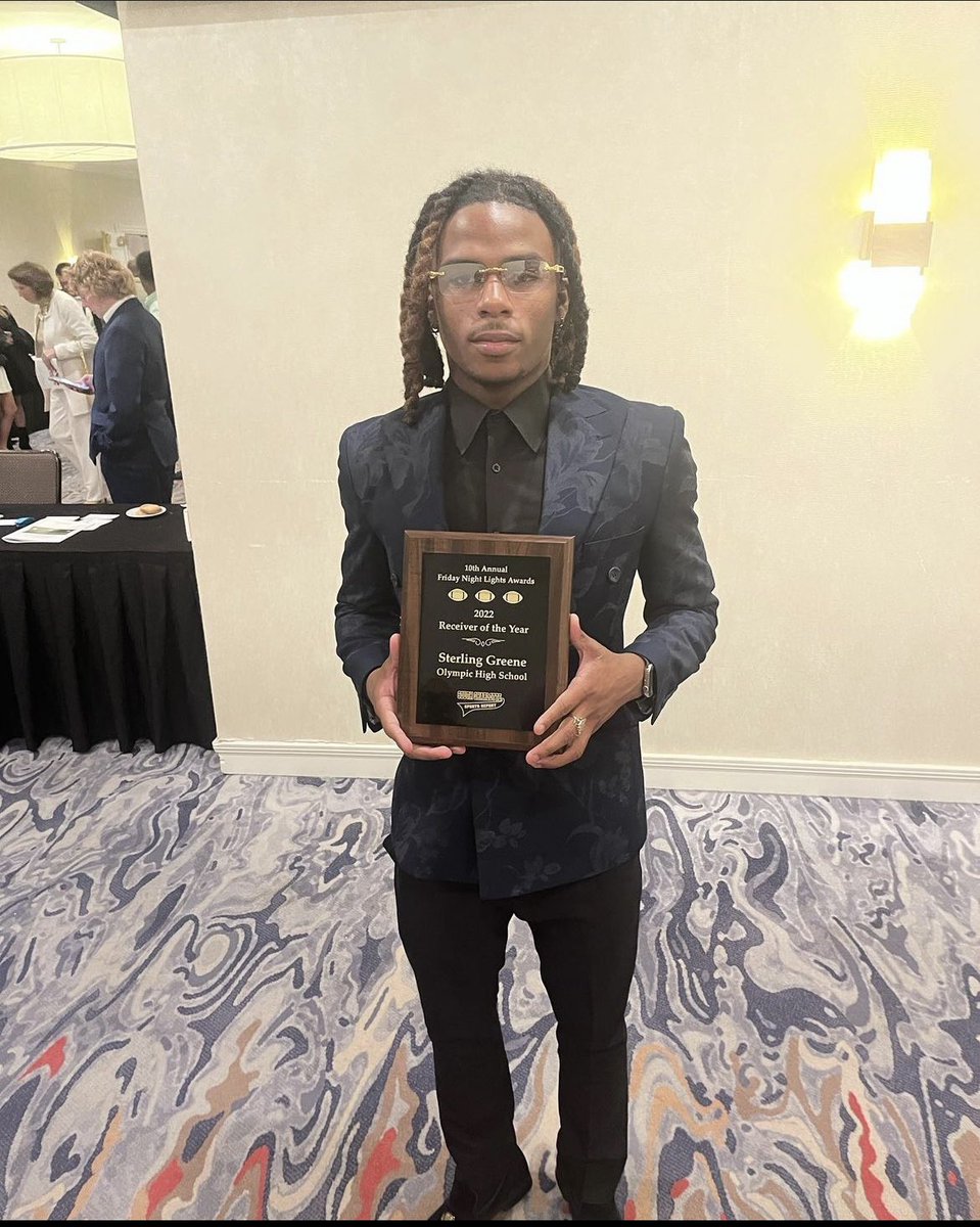 Bless to earn receiver of the year 🙏🏾 nothing but blessings <a href="/coachemupT/">Brandon Thompson</a> <a href="/CoachDarenHart/">Coach Daren Hart</a> @CoachFishOHS <a href="/OlympicFB/">⭕️lympic Football</a> <a href="/CoachBrown_4/">Trevor Brown</a>