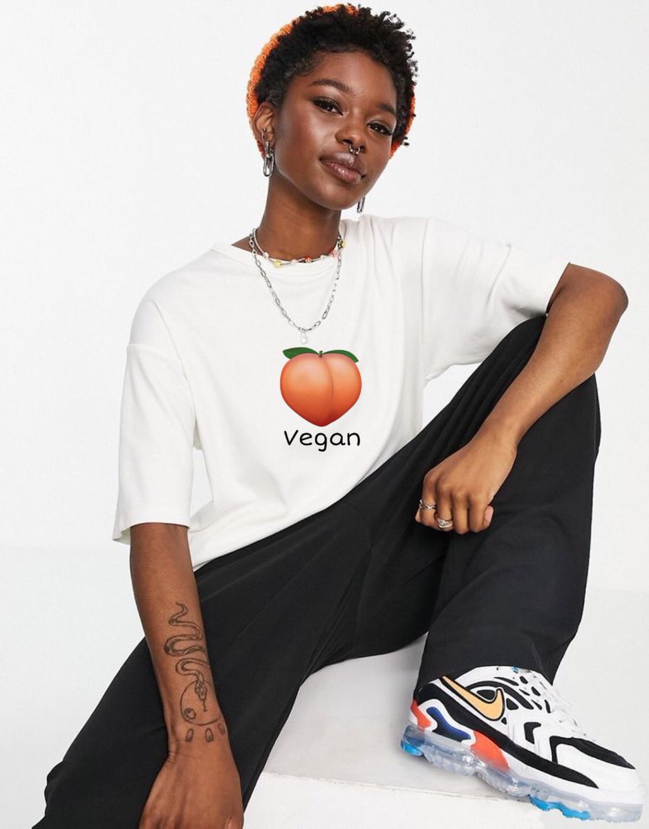 unmadebrand's tweet photo. Get yourself this really cool T 😎
R250 including delivery 📦 
.
🍑🍆🍑🍆🍑🍑🍑🍆🍆🍆🍆🍆🍑🍆🍑🍆🍑🍆🍑🍑🍆🍑 https://t.co/CWhoRMVMXl