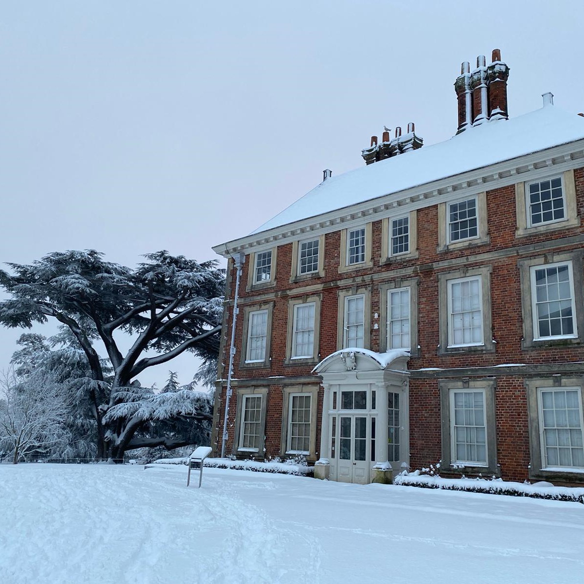 Forty_Hall's tweet photo. @Forty_Hall looking gorgeous in the #snow❄️

#fortyhall #fortyhallsnow #enfield #northlondon #enfieldsnow #londonsnow #snowinenfield #winterishere #mondaysnow #snowday #winter #snowfall #winter #wintertime https://t.co/lj4xX16jOH