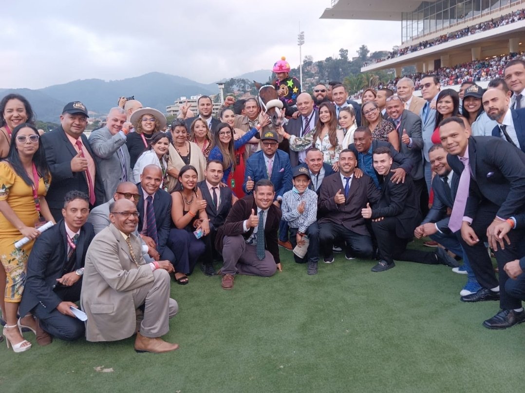RamonRamong26's tweet photo. Y llego la victoria numero 600 de mi carrera en la rinconada con STRENGTH MASK!! Agradecido con @JaramilloJockey por la conduccion nunca abandonando al caballo !! https://t.co/1RnV7Lw1MZ