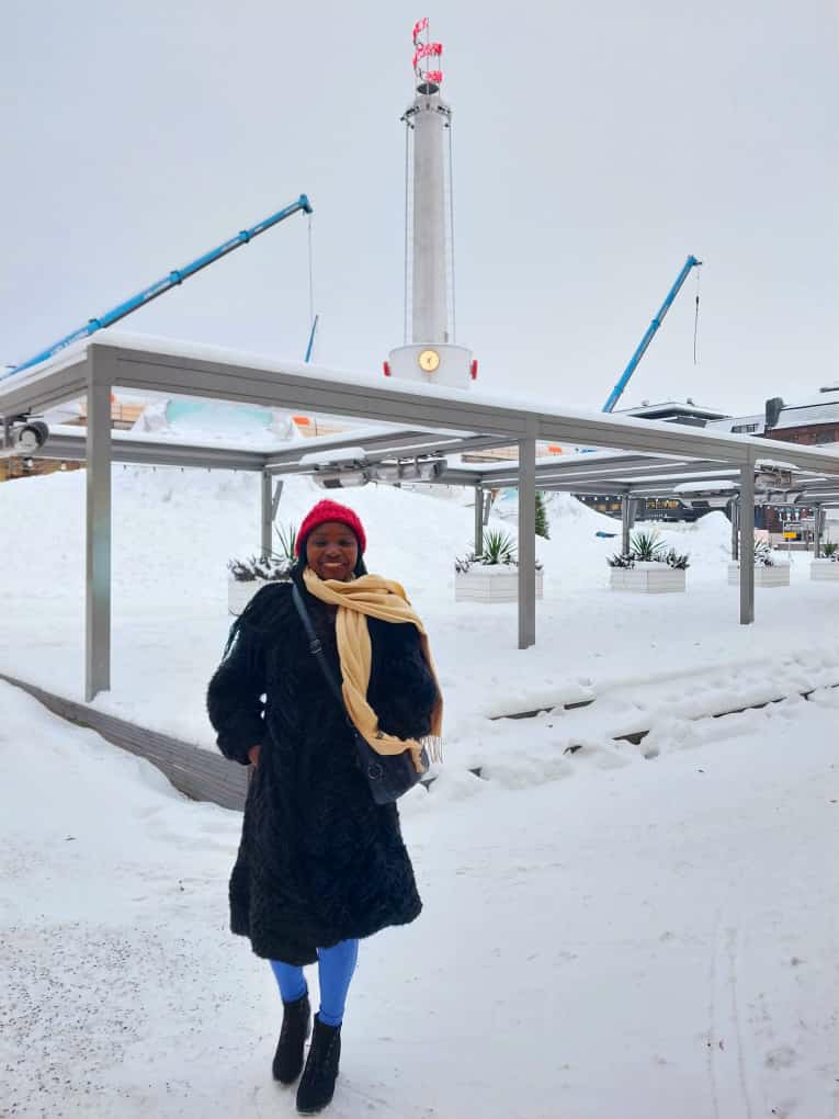 Living through my 1st snow experience in Helsinki Finland 🇫🇮. Thank you Lord 🙏