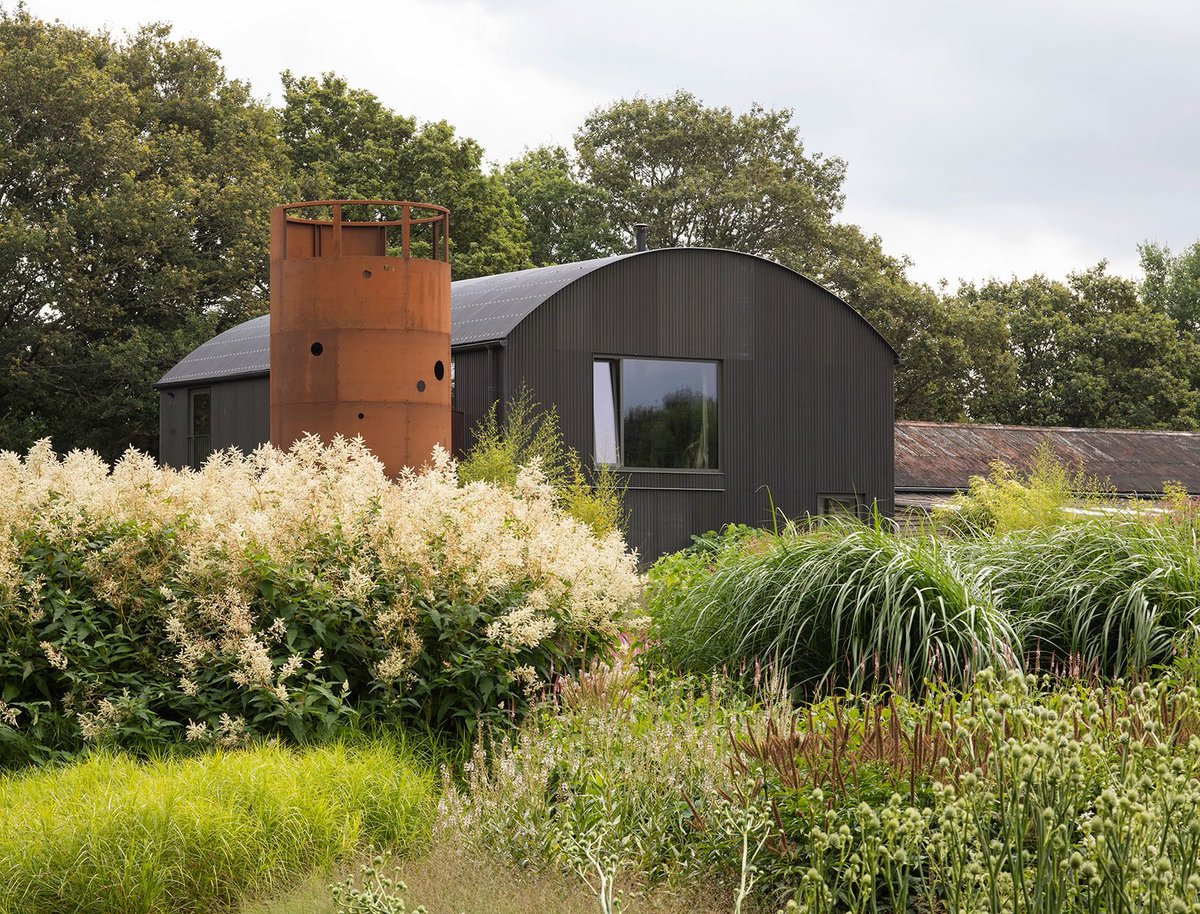 As well as the winner, the final shortlist for the @RIBA #HouseoftheYear was announced last week. See what was in the running with work by @SandyRendelArch @RXarchitects @officeDKA @HWMArchitects Prewett Bizley, Surman Weston + Macdonald Wright Architects architecturetoday.co.uk/shortlist-unve…