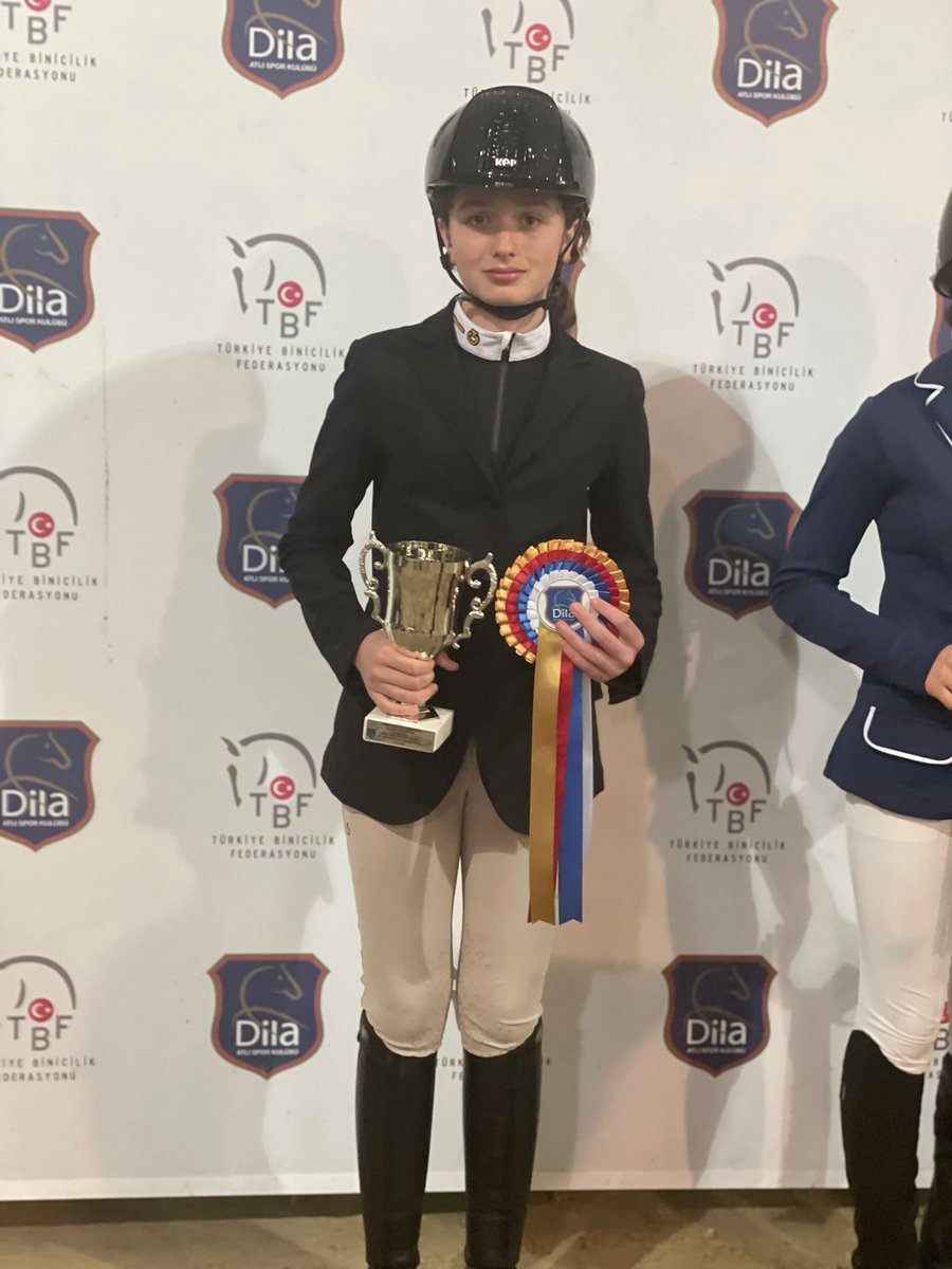 İstanbul Binicilik Federasyonu tarafından düzenlenen binicilik müsabakasında okulumuz öğrencisi Mina Ekşioğlu 105 cm'de birinci olmuştur.Öğrencimizi tebrik eder başarılarının devamını dileriz 🏆🏆🎊 <a href="/DogaOkullari/">Doğa Koleji</a>  <a href="/EnisEryaman/">Enis Eryaman</a> <a href="/SelahattinInal/">Selahattin İnal</a> <a href="/ferhatallkan/">Ferhat ALKAN</a> <a href="/Cakir__Fatih/">Fatih Çakır</a>