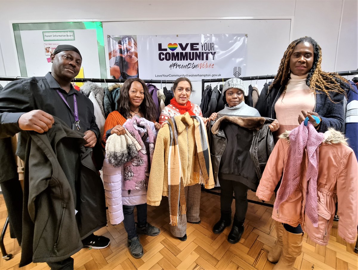 WolvesCouncil's tweet photo. If you've got any old, good quality, winter clothing you no longer need (coat, hat, scarf or gloves), pls donate it for others via @weareROC #WinterCoatProject at Bingley Strengthening Families Hub, Norfolk Road, WV3 0JE, by Friday (16 Dec), Full story: https://t.co/MwAf8xj54z https://t.co/q80kldlsAd