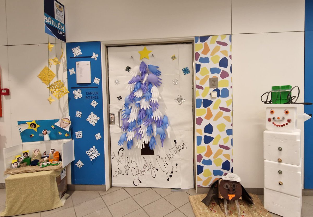 The BATLLE Lab (@batllelab) on Twitter photo Ready for the X’mas <a href="/IRBBarcelona/">IRB Barcelona</a> Lab Door Decoration Contest! Fabulous team effort👏🏻👏🏻
🔝<a href="/mireia_artola/">Mireia Artola Magrans</a> & <a href="/Alessia100nze/">AlessiaCent</a> on the conceptual design
🔝Adrià Roure (AJ) on atrezzo
🔝Emily Middendorp reporting & rest of the team on the making of
Some important context below👇🏼🧵 Ready for the X’mas <a href="/IRBBarcelona/">IRB Barcelona</a> Lab Door Decoration Contest! Fabulous team effort👏🏻👏🏻
🔝<a href="/mireia_artola/">Mireia Artola Magrans</a> & <a href="/Alessia100nze/">AlessiaCent</a> on the conceptual design
🔝Adrià Roure (AJ) on atrezzo
🔝Emily Middendorp reporting & rest of the team on the making of
Some important context below👇🏼🧵