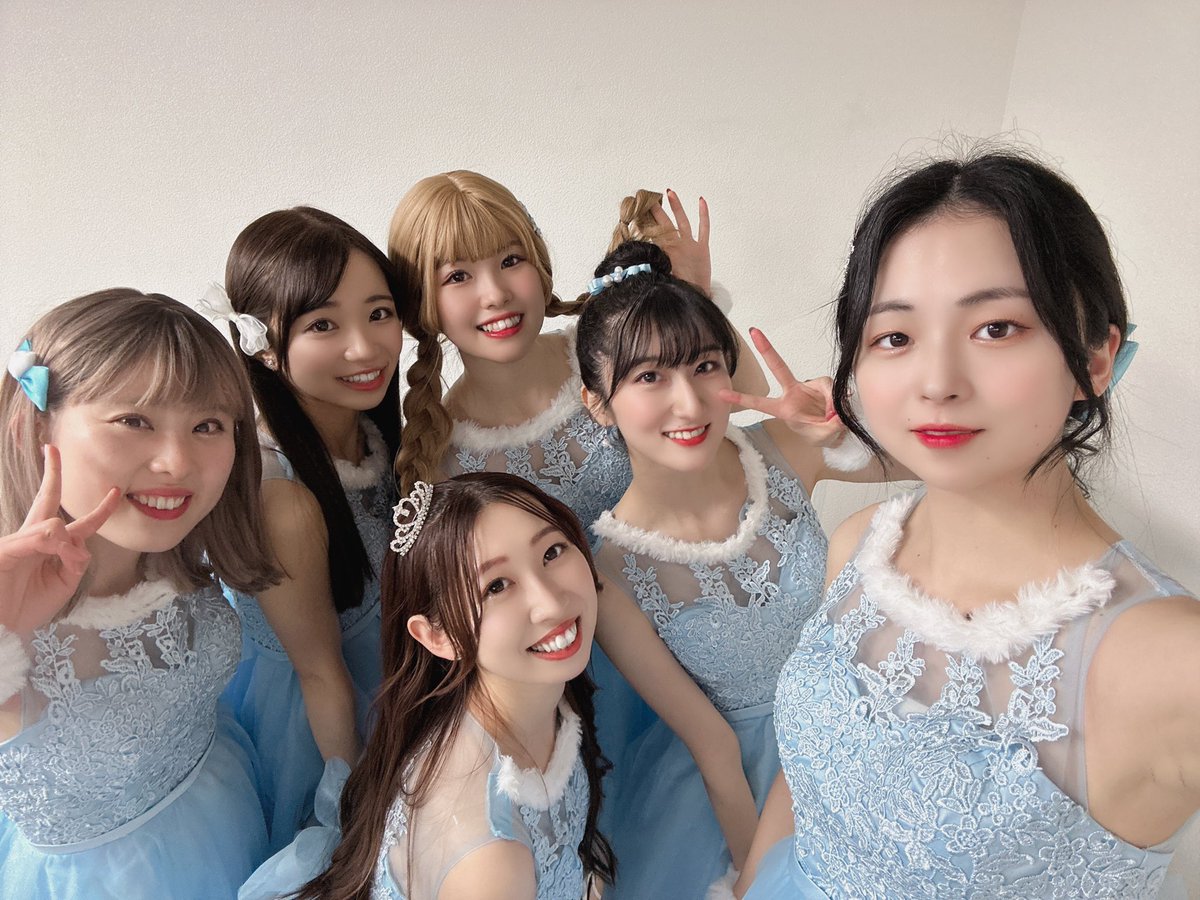 apwill6's tweet photo. ちぇごvol.21ありがとうございました❄️

今回はAPRILの曲ではなく、LABOUMの winter storyを披露しました✨
可愛い背景、ふわふわのドレス、お客さんからの可愛いの声…すべてが幸せなステージでした🎄

しゅん先生はじめ、ちぇごスタッフの皆様、本当にありがとうございました✨

#ちぇご #ちぇご21 https://t.co/LtGz6C1ZZI