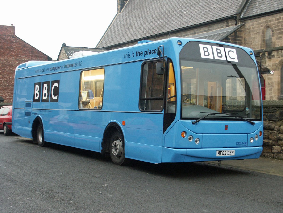 TyneSnapper's tweet photo. #howdon Anyone remember The Big Blue Bus - seen here at Howdon on this day 12th December 2002. At the time it was being used by Paul Wappat and Ian Robinson on their much lamented show. https://t.co/gOfIMAlgpf