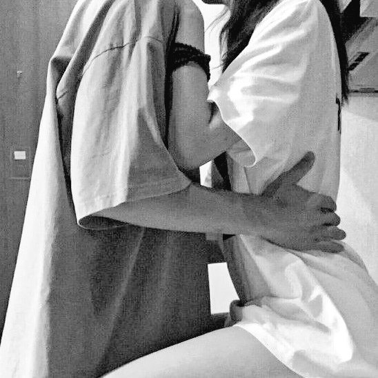 OFMYSTERIOUSX's tweet photo. ⠀

‘เป็นอะไรไปคะ หน้าตาตึงเครียดเชียว’

⠀⠀⠀⠀ทันทีที่เสียงหวานของหญิงสาวผู้ครอบครองดวงใจของเจ้าสัวหนุ่มเงียบลง — หล่อนผู้ปกติมักไม่ชอบเซ้าซี้ใครก็เคลื่อนกายเข้ามาหาพร้อมสองมือนุ่มที่แนบข้างแก้ม, เหมันต์ทำเพียงเผยรอยยิ้มเล็ก ๆ ที่มุมปาก ก่อนใช้แรงที่มีช้อนร่างบางขึ้น

⠀ https://t.co/gI7wGiJur3