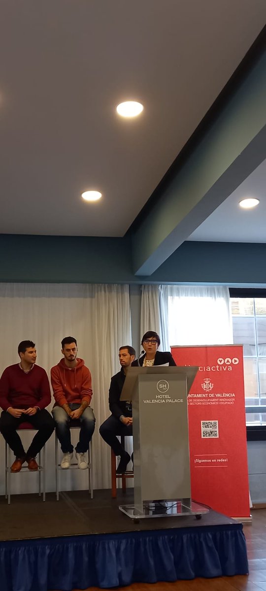 Economia_3's tweet photo. 🔛 María Jesús Mínguez, directora de @Nebo_Com, comienza esta jornada dando paso a los ponentes que protagonizarán la mesa redonda de #Automoción. https://t.co/GjigZWq8qC