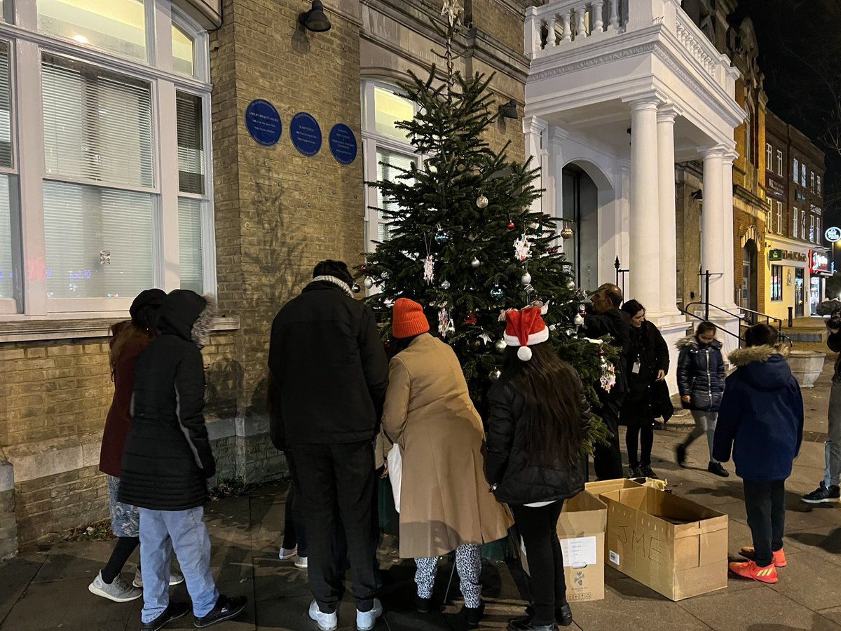 JM4NorwoodGreen's tweet photo. Friday night was all about decorating the #ChristmasTree supplied by @EalingCouncil #HighStreetTaskForce outside #Southall Town Hall.
Many thanks to @MayorofEaling Cllrs Anand &amp; Dheer as well as religious leaders and many members of the local community from across #Southall https://t.co/ruZkaOl5Re
