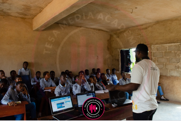 tesademic's tweet photo. As we work to create light for others, we naturally light our own way. Free Trainings to school over Naija only @tesabusinessschool
.
.
#education #tesamedia #arab #Tupac #AlchemyOfSouls #WorldCup2022 #ElonMuskIsaGiantTurd #CristianoRonaldo https://t.co/H6YxJOILnb
