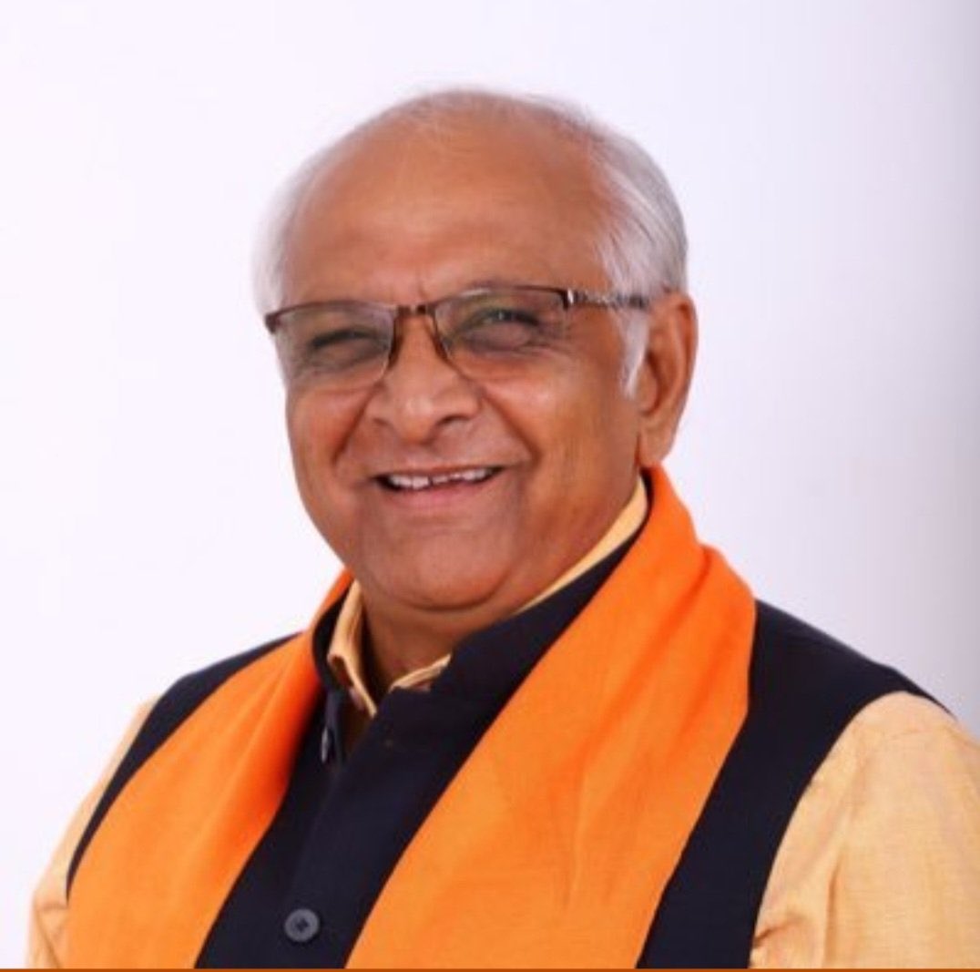 गुजरात के पुनः मुख्यमंत्री के रूप में शपथ ग्रहण करने पर मा. श्री <a href="/Bhupendrapbjp/">Bhupendra Patel</a> जी, आपको बधाई एवं उज्ज्वल कार्यकाल की शुभकामनाएं।
आने वाले 5 वर्षों में आदरणीय प्रधानमंत्री श्री <a href="/narendramodi/">Narendra Modi</a> जी के कुशल मार्गदर्शन में आप गुजरात को विकास की नई ऊंचाइयों पर ले जाएंगे।