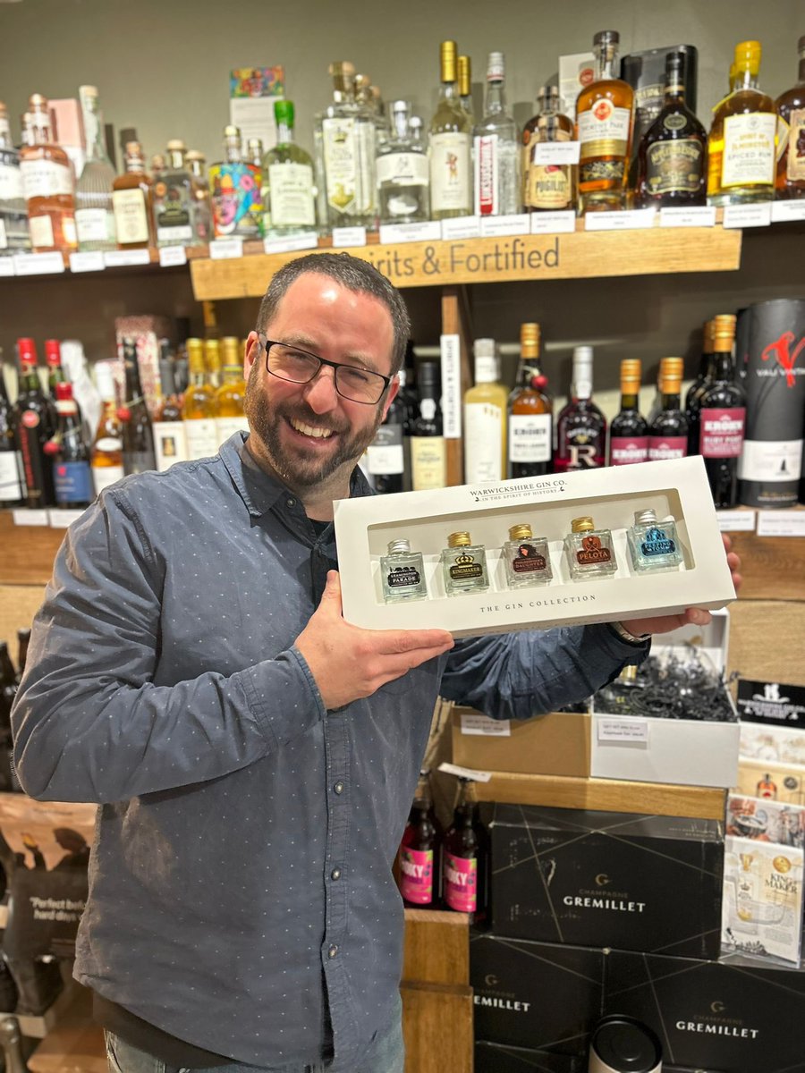 MoretonWine's tweet photo. Our drinks-pro Mark has a gift suggestion for all your gin-loving friends + family🍸

Check out this gorgeous gift set produced locally by our friends at @warwickshiregin🎁

We have tons more ideas for Christmas prezzies, so why not swing by? 

#gin #gindrink #gingifts https://t.co/inQLAi8Aq6