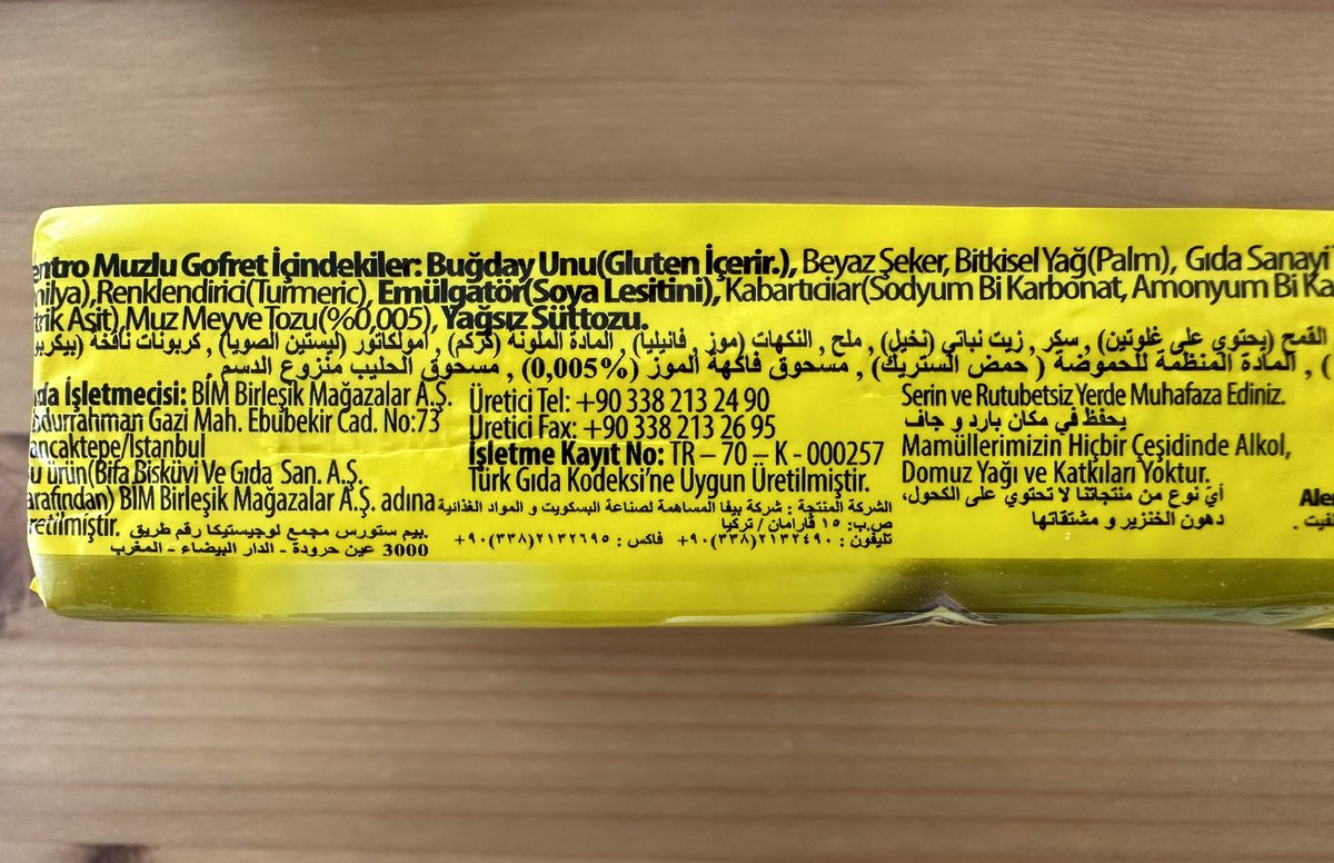 Bifa Bisküvi tarafından fason olarak üretilerek BİM mağazalarında satılan bu gofrette %0,005 oranında muz tozu bulunuyor.
Yüzde değil,
Binde değil,
Onbinde değil,
Yüzbinde 5...
Bir de ambalaja koca koca muzlar koymuşlar.
Yerseniz.
#NeYediğiniziBilin