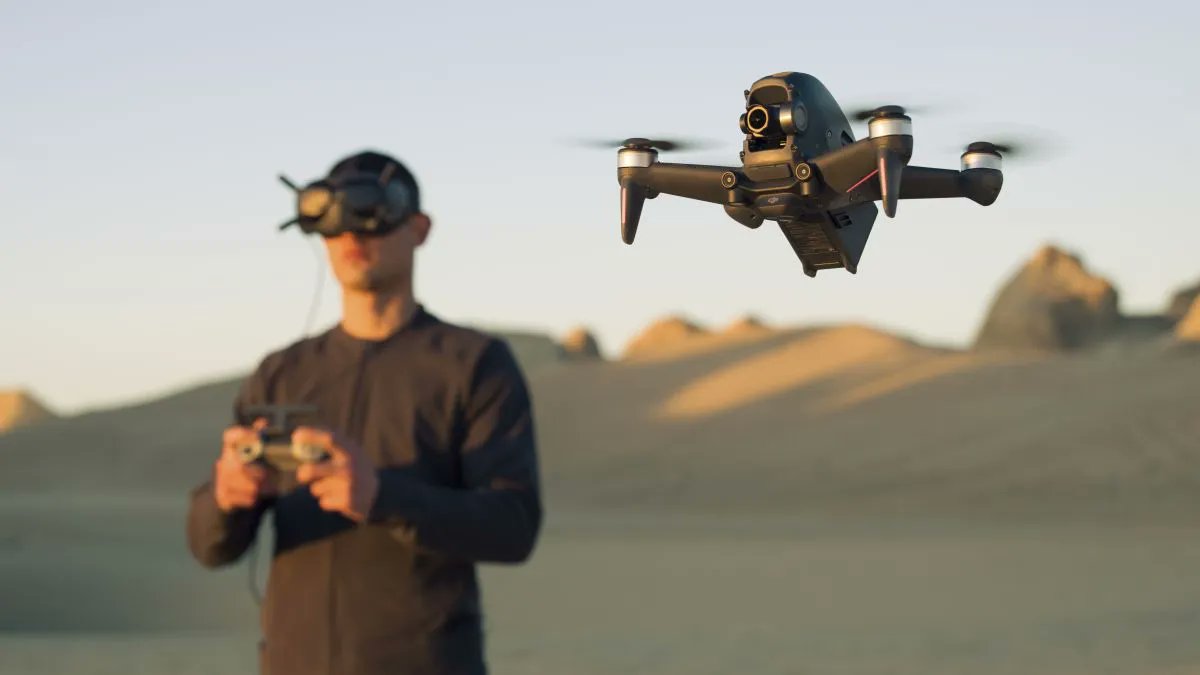 DroneCover's tweet photo. Looking for a little inspiration to add to your letter to Santa, or trying to find the perfect gift for a fellow drone enthusiast? Check out Digital Camera World's best accessories for 2022!
Are there any that you've been eyeing?
https://t.co/ZlbAnRaUls
#dronelife #droneaddict https://t.co/gjJMHaYzZe