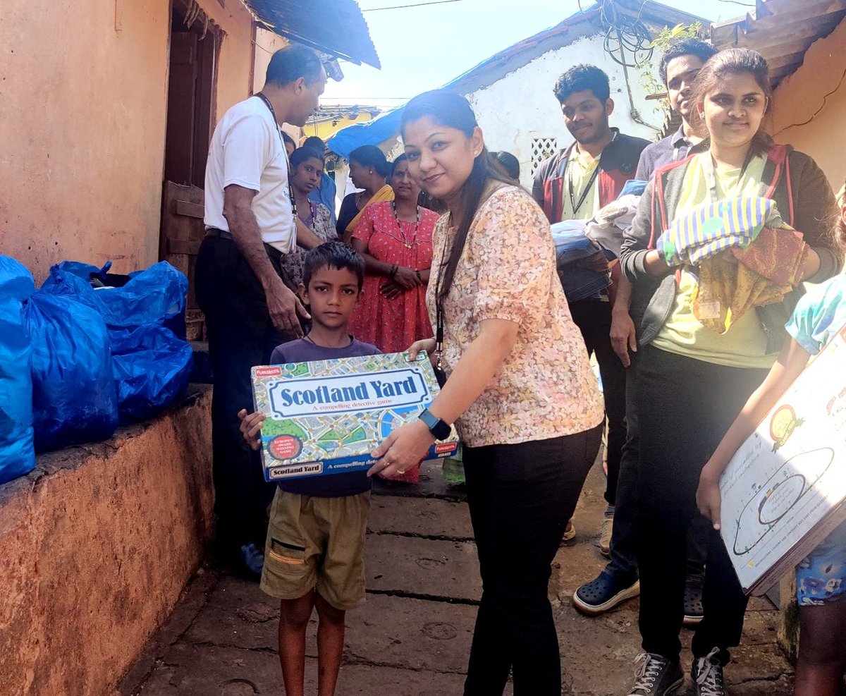 CSR_Persistent's tweet image. Persistent employees led a cause-related drive to extend a hand to the needy by distributing clothes and toys for kids. This was an effort to spread smiles and bring some comfort to them.

#CSR #ClothDrive #PersistentFoundation