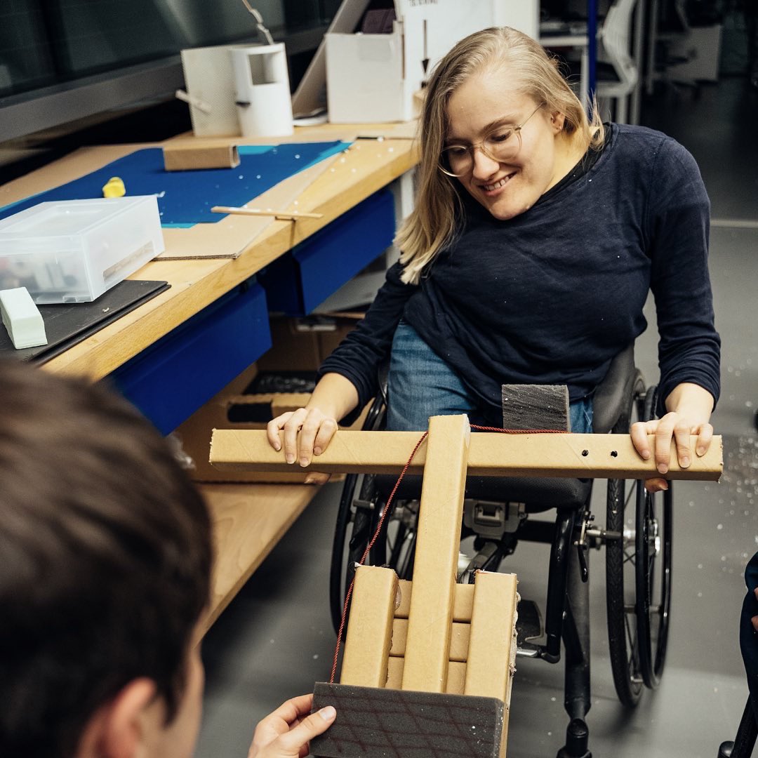 Projekte | Wie können wir das Vorsatzrad für den 
Rollstuhl beschleunigen?

Das Team hat während der HACKademy einen #Prototype n für ein Vorsatzrad für den #rollstuhl entwickelt, das aus Aluprofilen und einem Ersatzkit für ein #EBike gebaut werden kann.

#hackathon #hilfsmittel