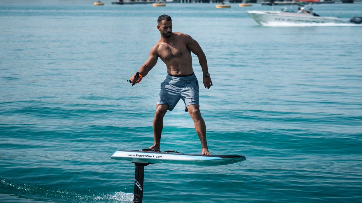 WaveSharkJP's tweet image. #WaveShark のホイルライドに身を投げ込む、彼は本当にクールに見える!