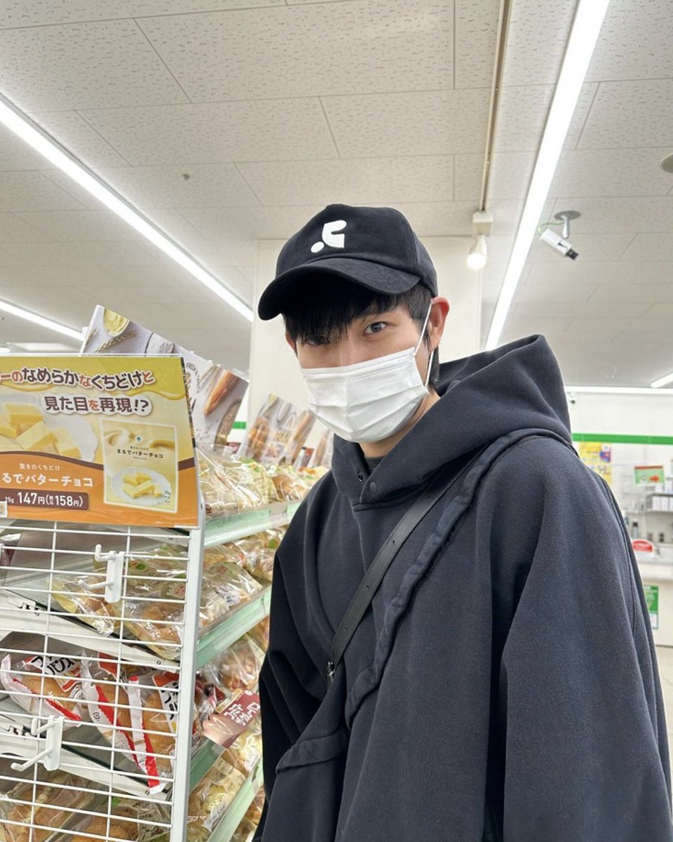 kdramalvr's tweet photo. he just dropped some boyfriend material pics 🥰 

#KimYoungDae #TheForbiddenMarriage https://t.co/AKD4cX3aH7