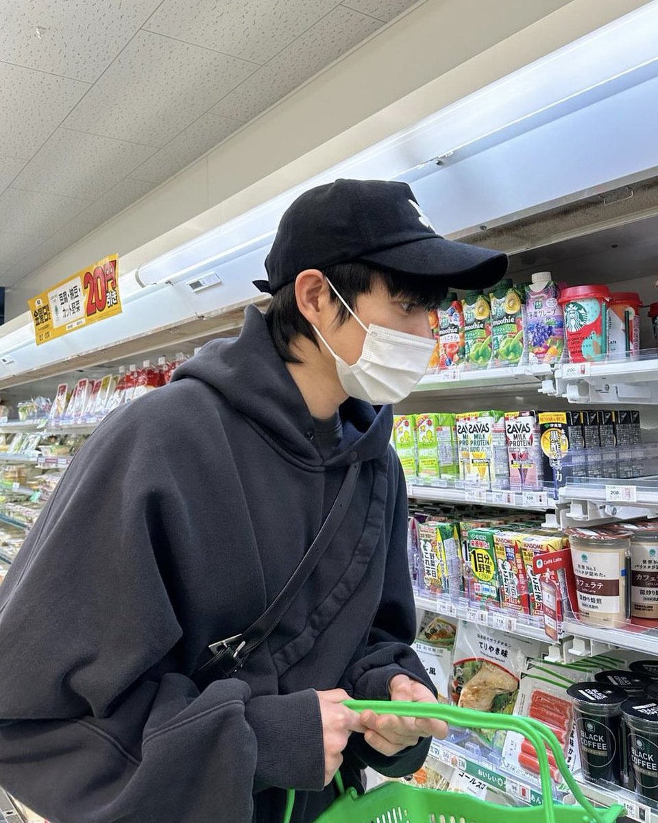 kdramalvr's tweet photo. he just dropped some boyfriend material pics 🥰 

#KimYoungDae #TheForbiddenMarriage https://t.co/AKD4cX3aH7