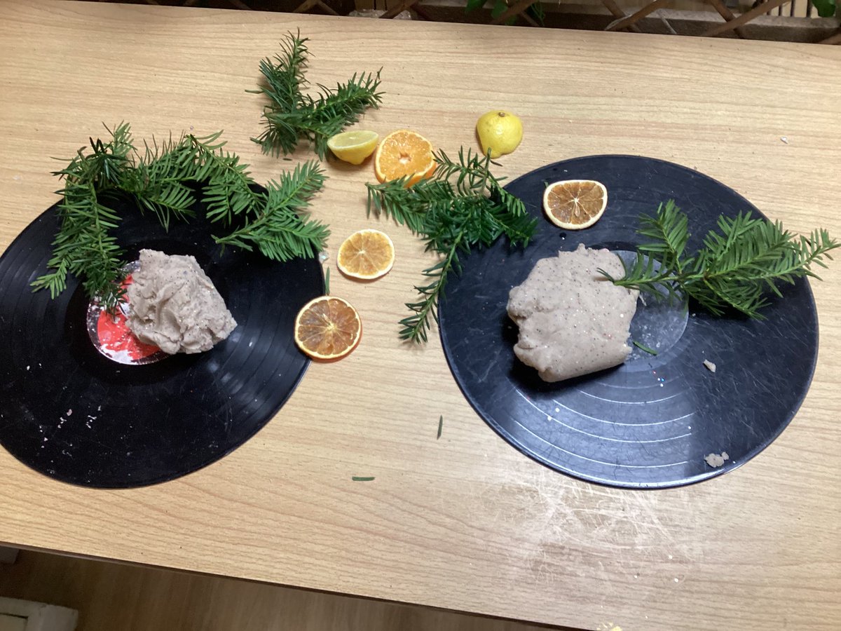 ReceptionWia's tweet photo. A festive start to the day. @welovecuriosity @StBartsTrust https://t.co/sT1obh9jzA