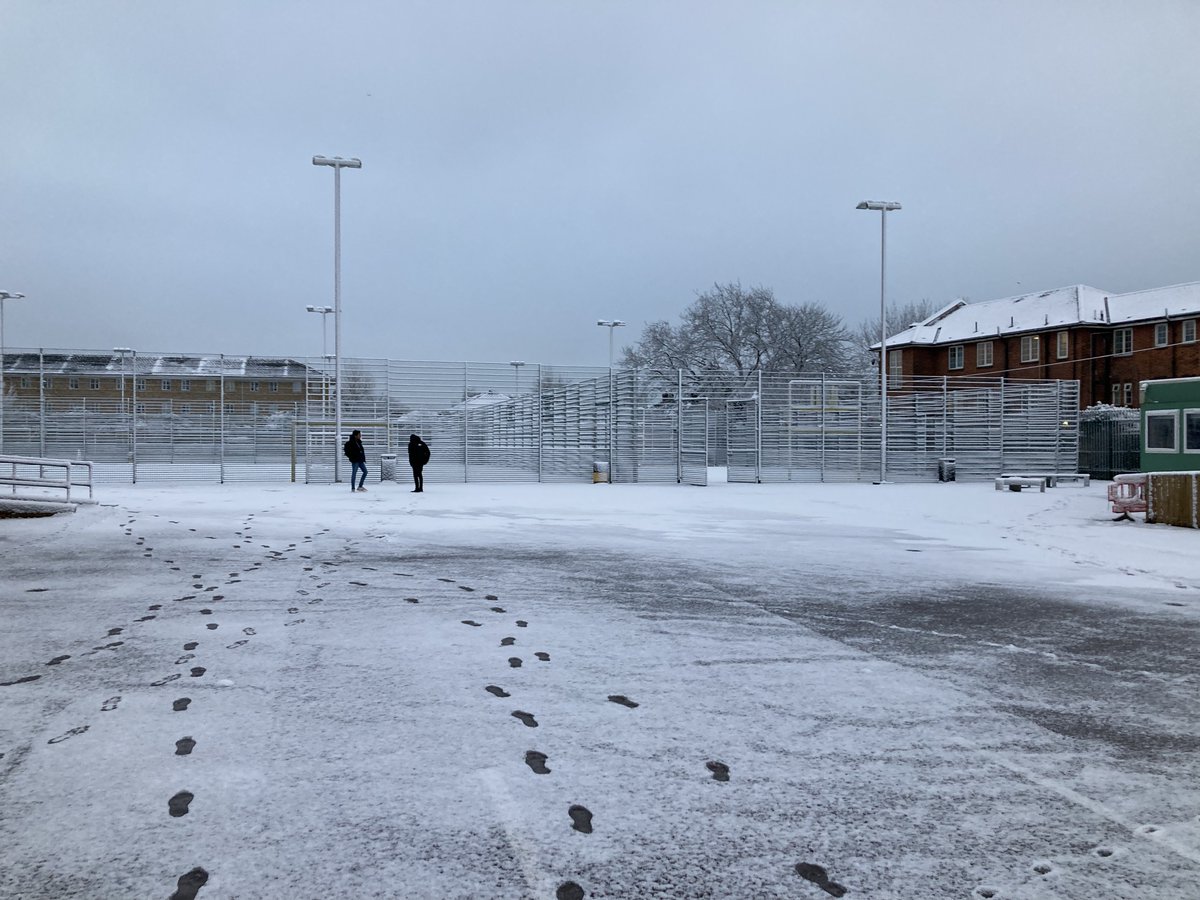 ErnestBevinAcad's tweet photo. It is a very snowy morning at Ernest Bevin College! 

The weather will continue to be cold for the rest of the week so please remember to wear weather-appropriate clothing ❄️

#snow #tooting #ernestbevincollege https://t.co/jQ66f1iltG