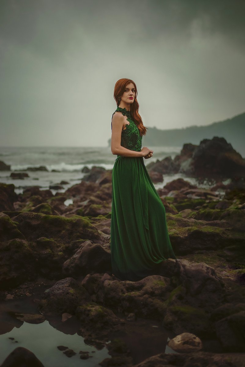 My GEN3 <a href="/niftygateway/">Nifty Gateway Studio</a> drop by <a href="/_Fan3_/">fan3</a> is this week, on the 14th at 9:30PM GMT! 🥳

"Floral Mist" (left) - 24h Ranked Auction of 3 ed. Winning bids over $500 will receive a signed, matted fine art print.

"Hope After the Storm" (right) - 10 ed. on a First Come First Served basis.