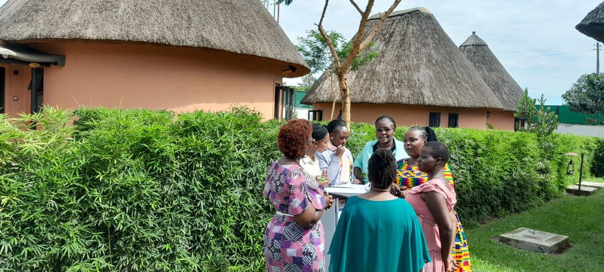 IawrtK's tweet photo. Group discussions at the garden 
@APC_News
@ggithaiga @nakitare
#MediaWomenAndTech 
#AmplifyWomenVoices https://t.co/WBojBStfE3