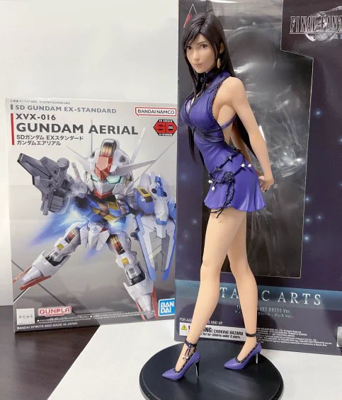 ティファのスタティックアーツとSDエアリアル届いたティファのお顔可愛くて良かったです～ちょっと肌の赤みが濃いのが気になるかなぁプレイアーツティファと同じ色でした。あと胸元の造形がスゴイエアリアルはお正月に組み立てます楽しみ! 
