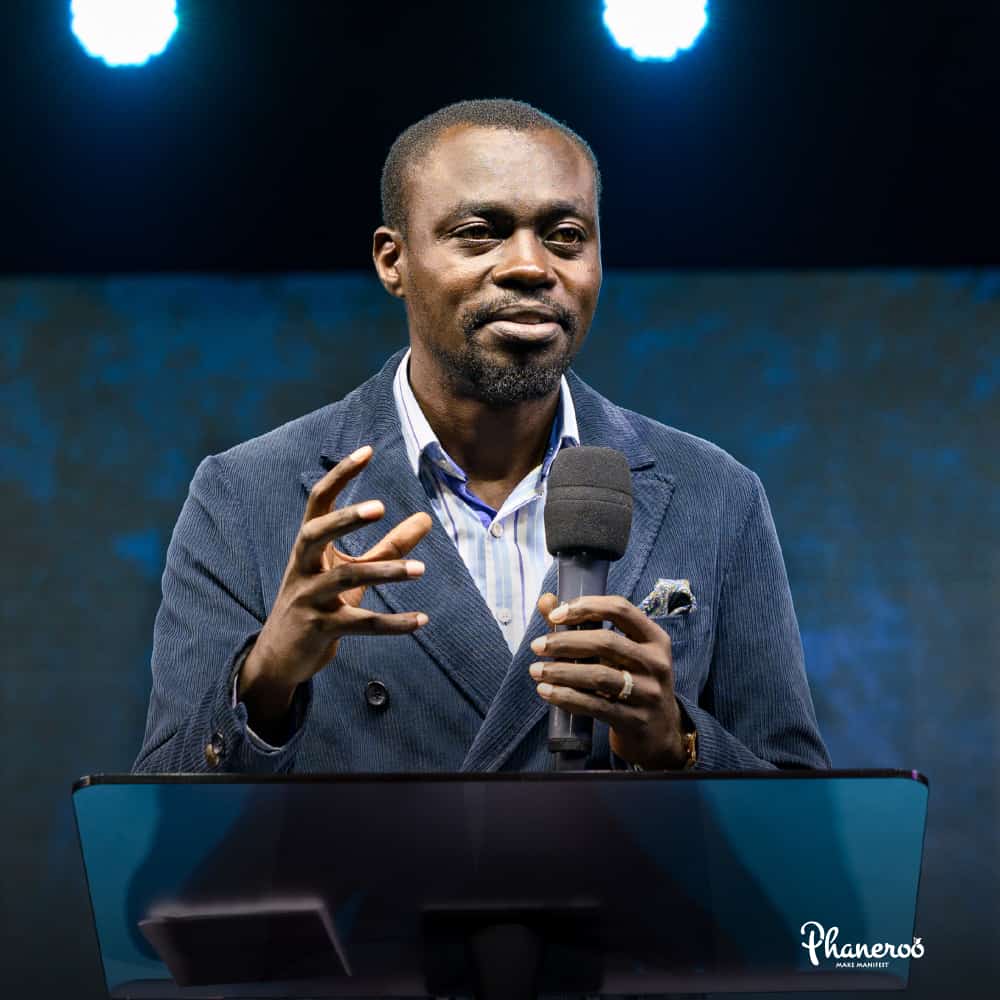 Arnold_nation's tweet photo. If you desire to be honoured among men, seek God until He gives it to you. Never seek to exalt yourself on your own. God will humble you.

Praise Him

#PhanerooDevotion. #NightOfPrayer https://t.co/D4eYG5j9q3