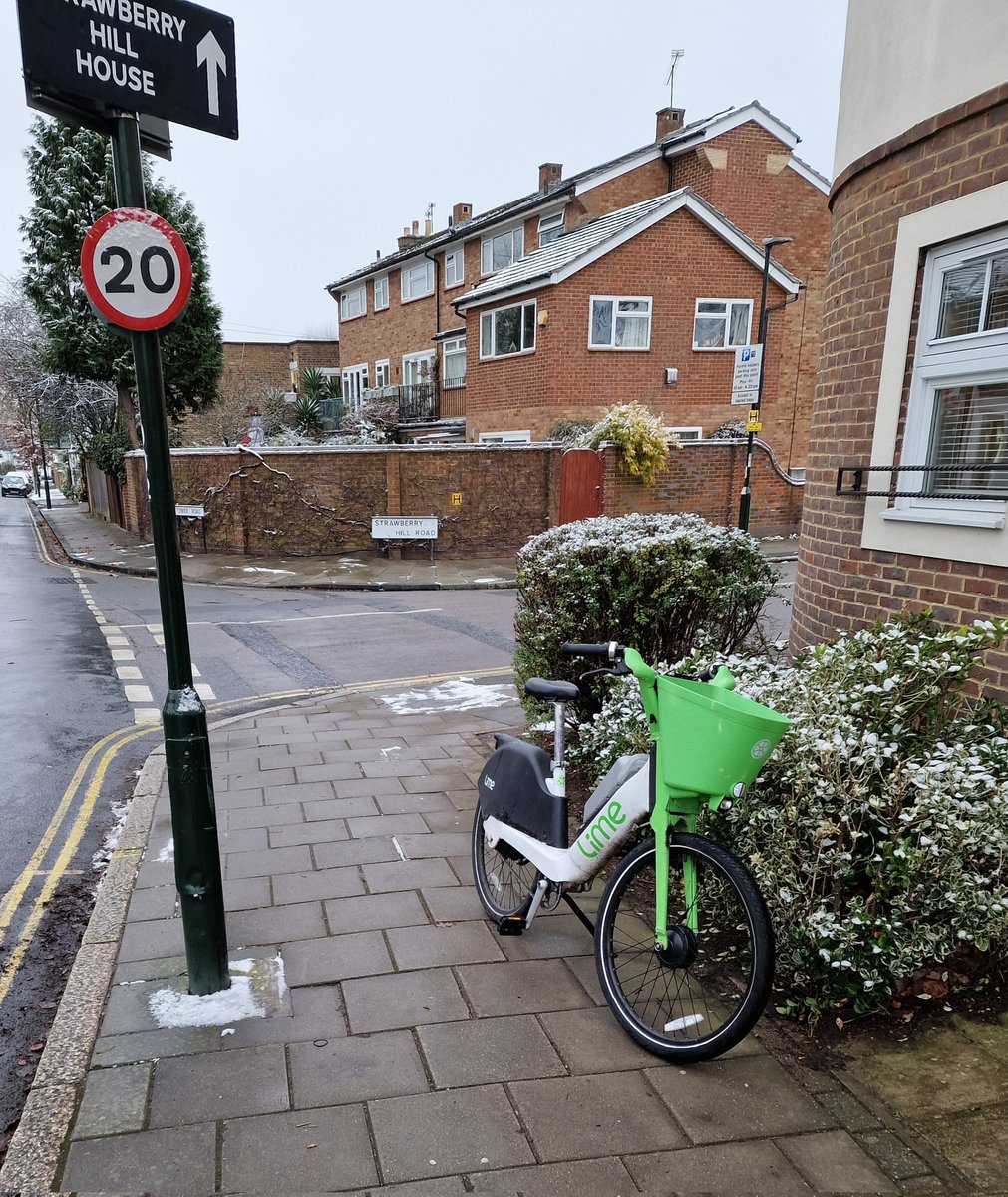 MichaelButlin's tweet photo. #ebike PARKING ON THE PAVEMENT 
#StrawberryHill 
.@_LimeAID
.@limebike 
Located junction of Strawberry Hill Road and Tower Road 
#ThisUser always parks on the pavement 
.@SHResidents https://t.co/a0xKV6qsu8