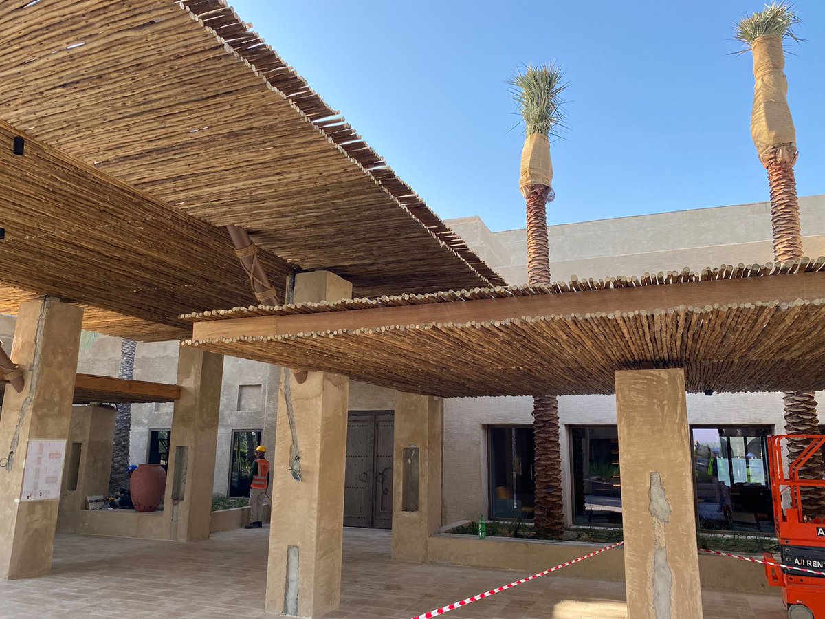 CapeReed's tweet photo. The magnificent entrance the team created at Dubai's luxury resort Bab Al Shams.

#BabAlShams #Entrance #Timber #Laths #ExclusiveLiving https://t.co/M8H7aIeELR