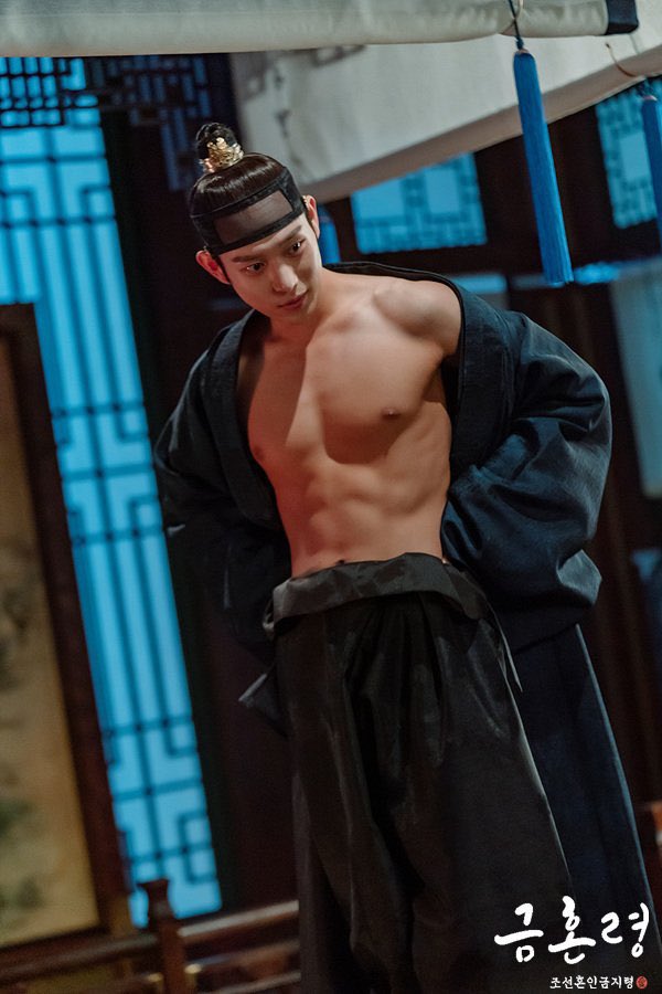 kdramalvr's tweet photo. people died 😮‍💨

#KimYoungDae #TheForbiddenMarriageEp2 https://t.co/WCEmtSVrwW