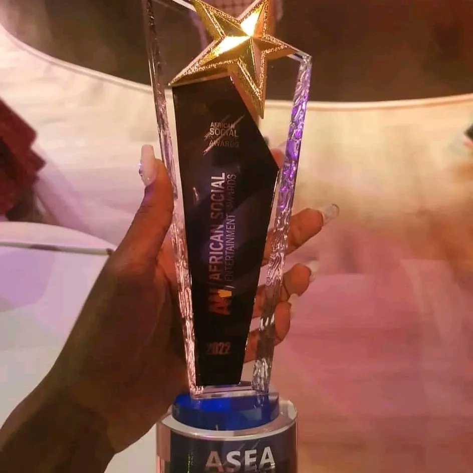touch_zim's tweet photo. Lorraine Guyo wins the African Social Entertainment Influencer of the year award https://t.co/98BNGjRGxm