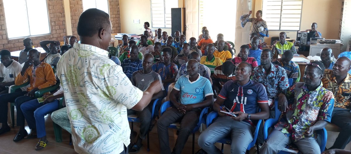 OngCdd's tweet photo. Fin de la Défécation à l'Air Libre, des maçons formés dans les  communes de Cink 1, Kpendjal-Ouest1, Oti-sud 1 Tandj 1 et Oti 1 à la construction des latrines durables pour les ménages qui auront à bénéficier de l'initiative crédit latrine avec ATPC. #cdd #UNICEF #tgtwittos https://t.co/Vj6vMveswZ
