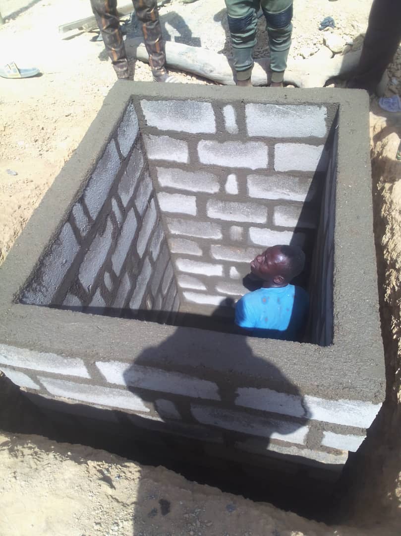 OngCdd's tweet photo. Fin de la Défécation à l'Air Libre, des maçons formés dans les  communes de Cink 1, Kpendjal-Ouest1, Oti-sud 1 Tandj 1 et Oti 1 à la construction des latrines durables pour les ménages qui auront à bénéficier de l'initiative crédit latrine avec ATPC. #cdd #UNICEF #tgtwittos https://t.co/Vj6vMveswZ