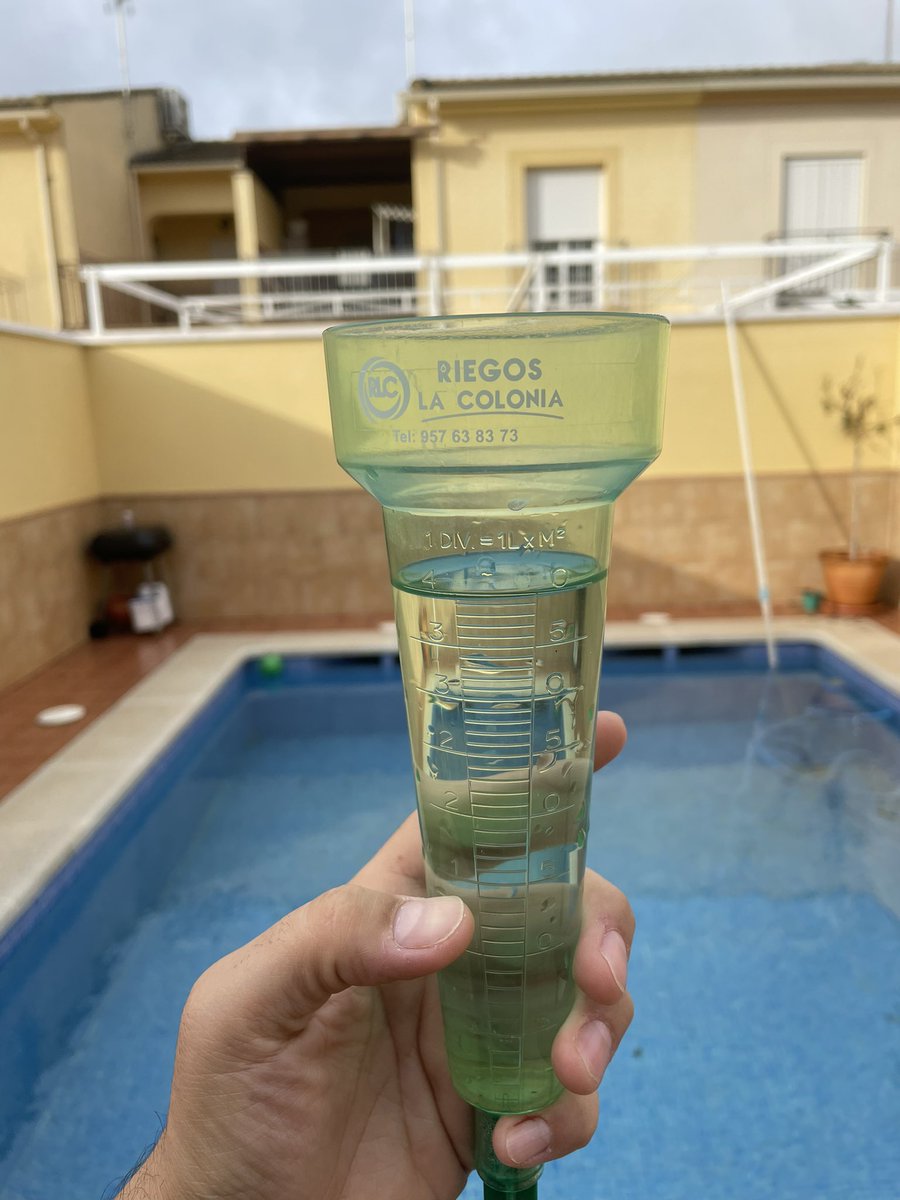 Ya he tirado 3 como este , 120 litros aproximadamente.
Esta bien pero aun nos faltan 600 . 😉