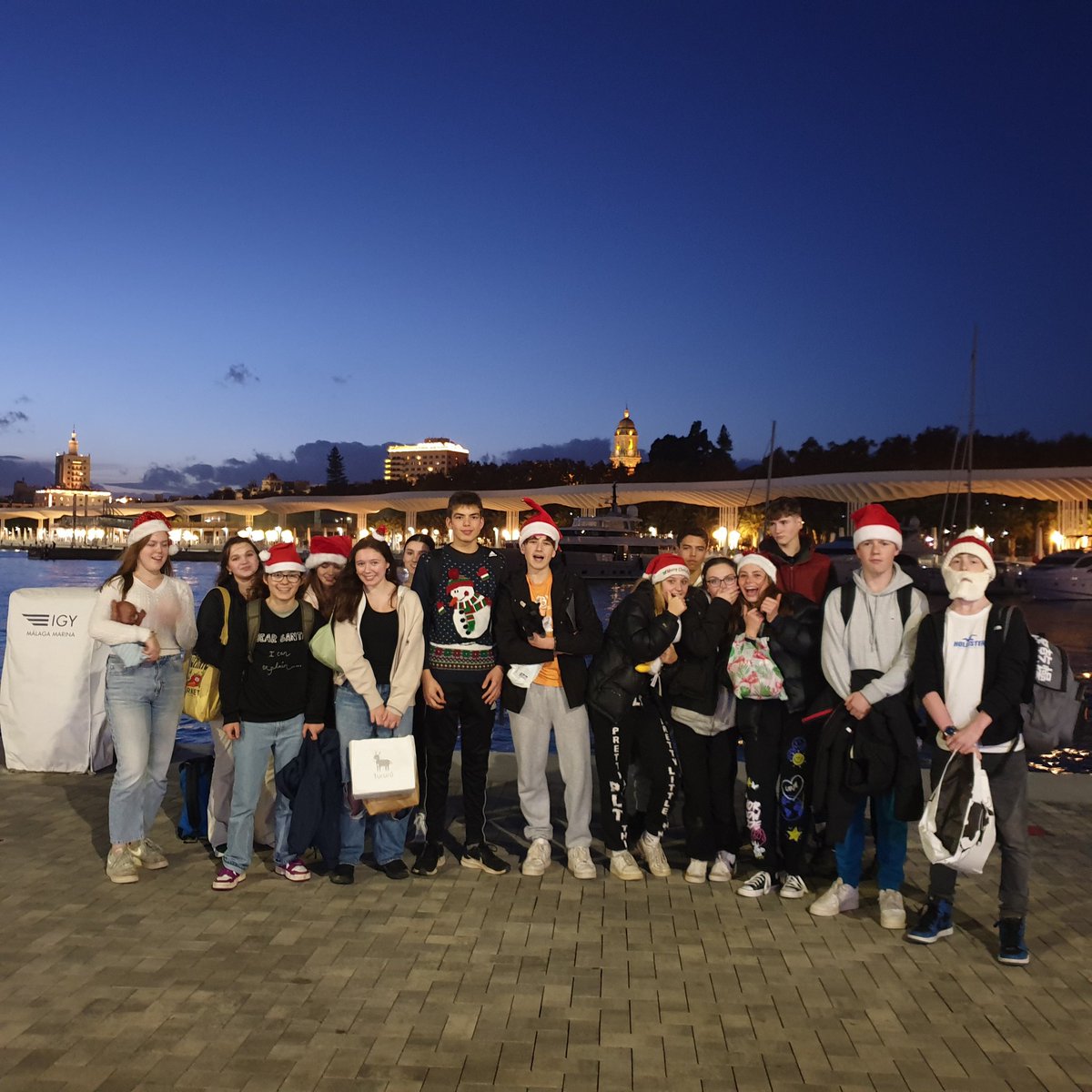 Feliz Navidad desde Malaga, our students had a chance to see the Christmas lights and visit the market navideno #spanishlearning