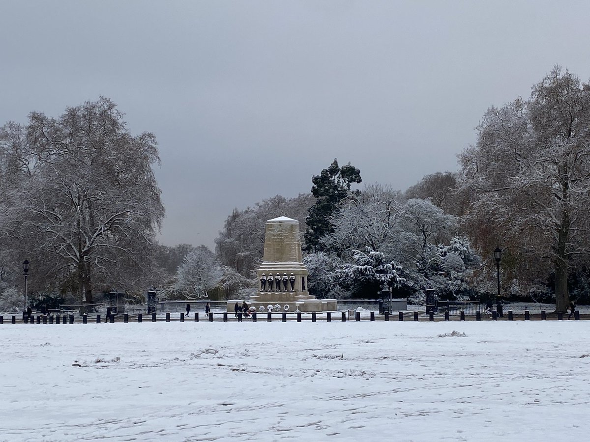 Horse guards parade and St James Park today - rare sight! #londonsnow