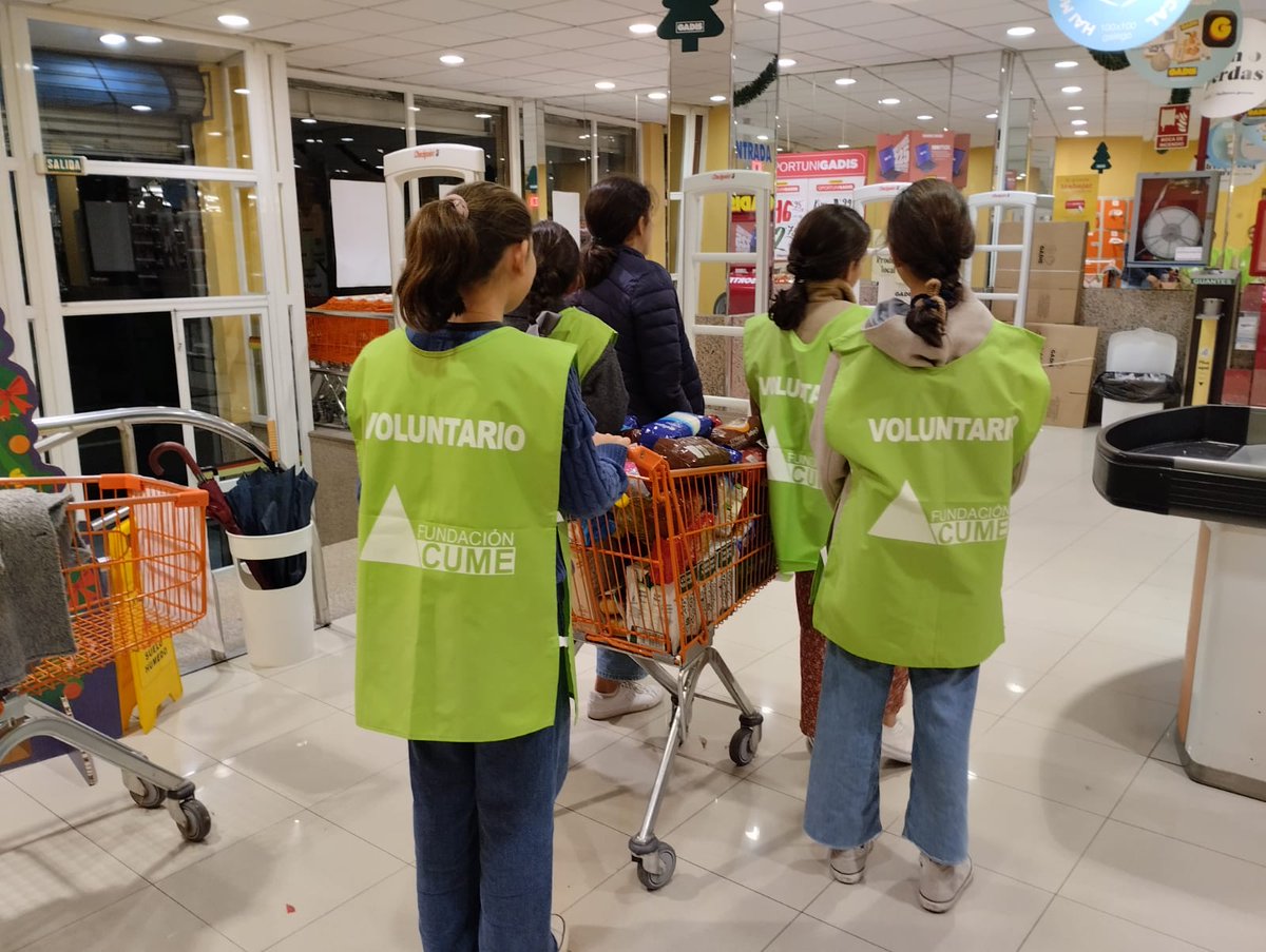 Este fin de semana ha comenzado nuestra Campaña de Navidad en la que recogemos alimentos para repartir entre familias en riesgo de exclusión. Gracias a todos los que habéis colaborado, a nuestras pequeñas/grandes voluntarias y a <a href="/gadis/">Gadis</a>