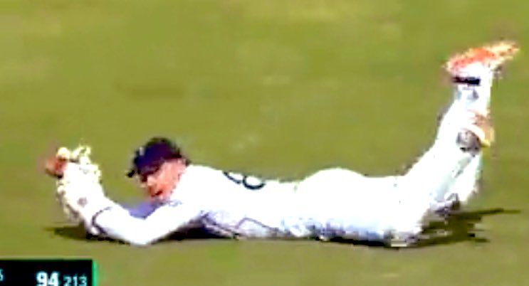 Wonder which finger Joel Wilson (Tv umpire) saw under the ball. Fingers were pointing downward when ball hit the turf #ShockingDecision  #ENGvPAK #Multan