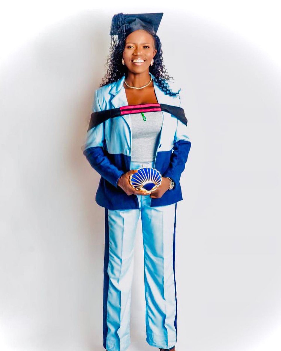 LeesCulture01's tweet photo. Congratulations to our Client!

Few weeks back, we got a call from her that she wanted a suitable outfit for her convocation and she sent us pictures of what she wanted!
Well yes, we delivered! 

#leesculture #suits #femalsuit #suitstyle #suitinlagos #suitinilorin https://t.co/UGoEE30FjU