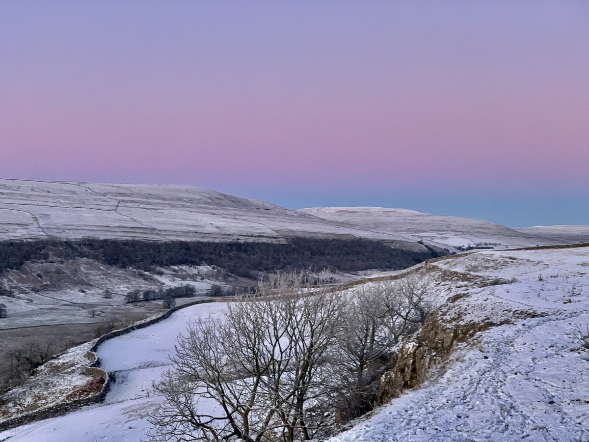 -10 made a beaut of a morning dog walk from Litton 🥶❄️😍