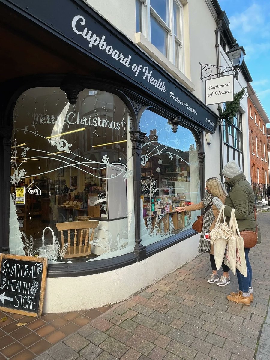 WinchesterBID's tweet photo. Last week Sarah, BID Manager & Debbie, Programme Leader MA Luxury Brand Management @unisoton_wsa judged a #festivewindow competition run with the support of local #indiewinch businesses. Congratulations to the students who designed @belgarumagents display who won 1st place https://t.co/UstXDid7d3