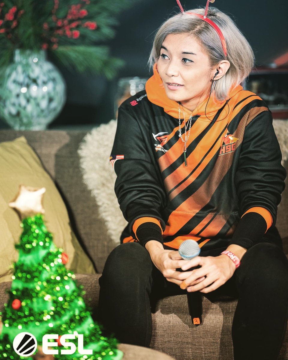 Ramona Azween tweet media