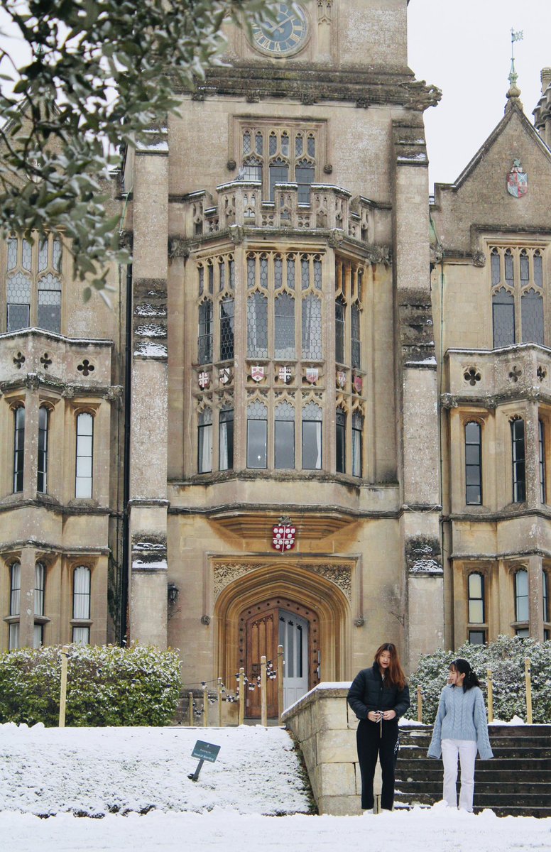 Kingswood looks magical covered in a blanket of snow today. Our enormous thanks to the whole Kingswood community who helped react to the surprise snow fall and make sure we were ready for pupils this morning. Stay warm and safe everyone! #KWScommunity