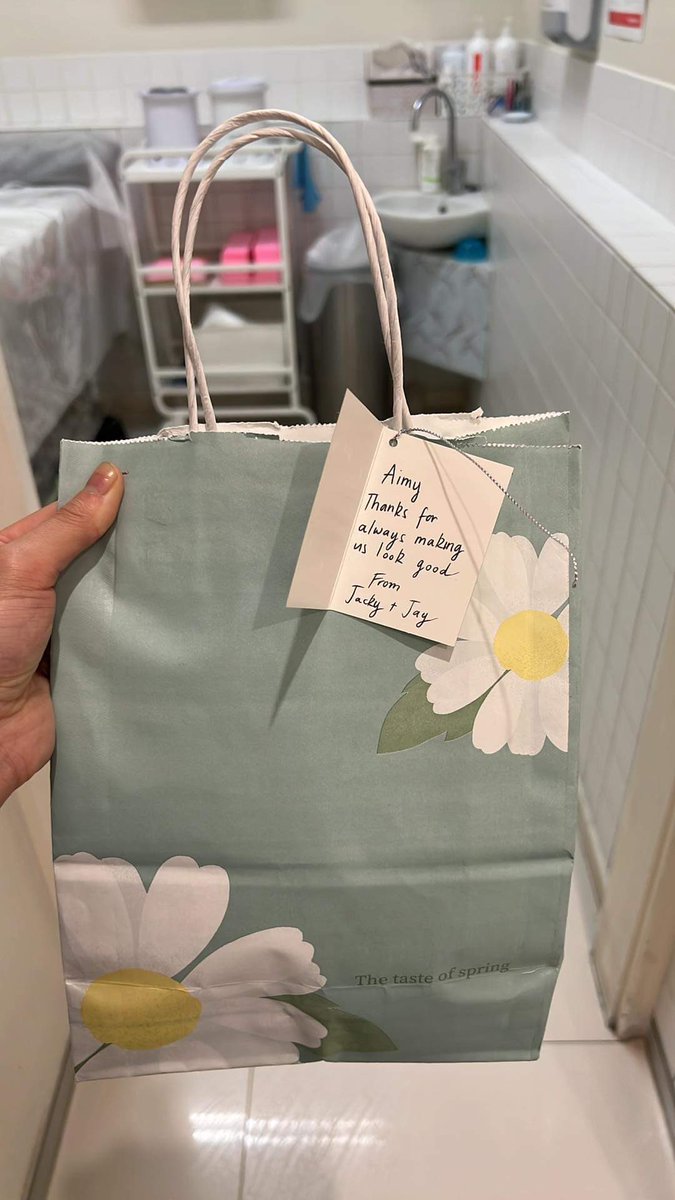 aimyyyleee's tweet photo. Cute lil gift from @jky_xo ☺️ thanks girl! sorry I wasn’t at work today to receive it 🥲 https://t.co/N0nnlMMIBh