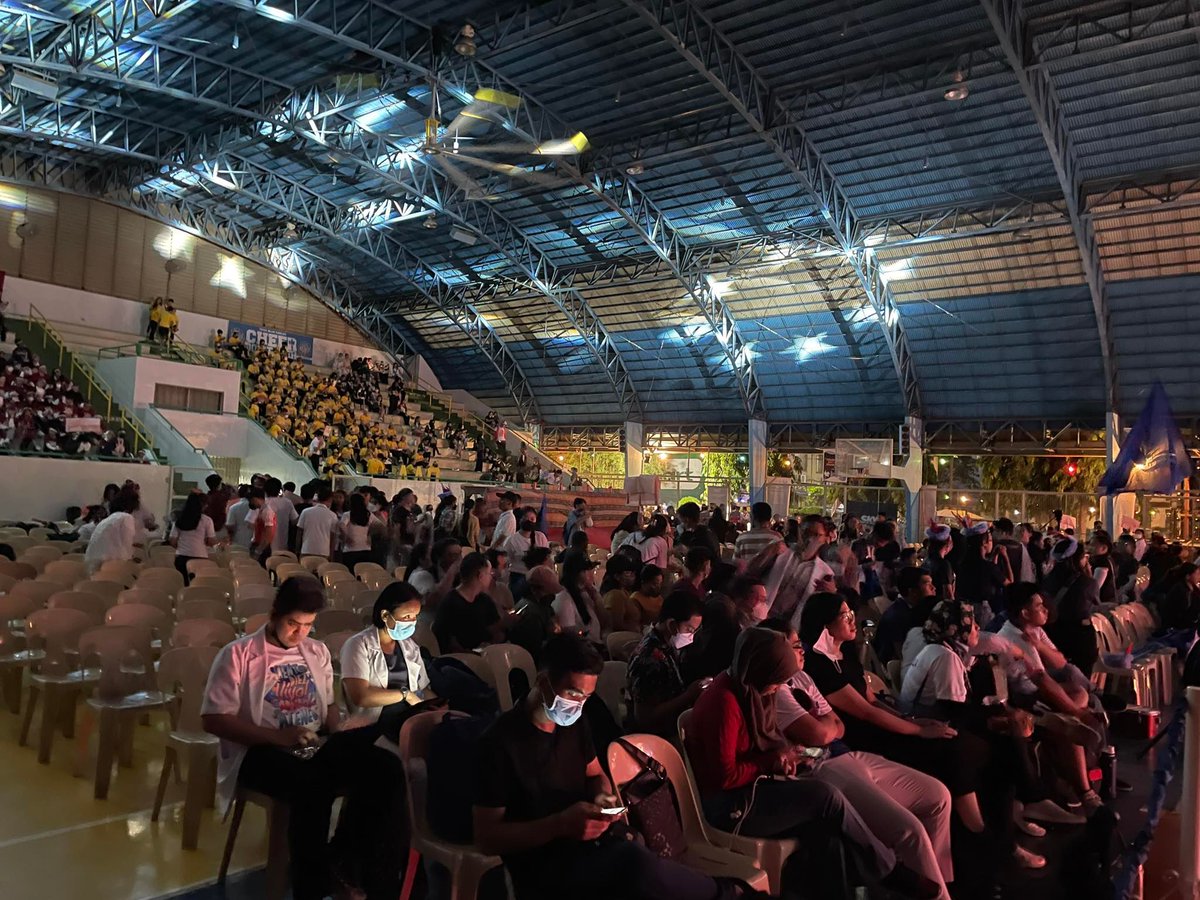 ateneo_fiesta's tweet photo. We're down to the last day of AtFest 2022, Mga ka-TROPAs!๐ฅบ
Which of the AOs will end #AtFest22 with a podium finish? Call on your friends and let us celebrate as one community at the Backfield! ๐คฉ
Vivo! Animo! Ateneo!โจ๐ฆ
#AtFest2022
#AtFestCientoDiez
#VIVOANIMOATENEO https://t.co/fDPX2G4VUm