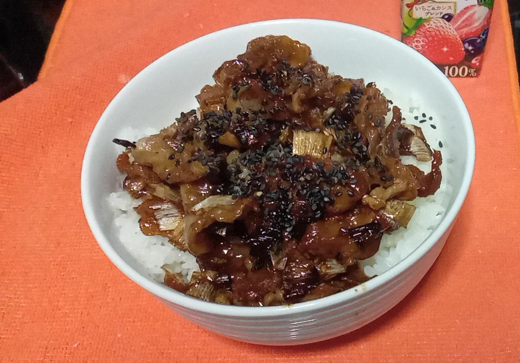似ても似つきませんが材料の関係でこうなりました
#伯爵の晩餐 
#自炊記録 
#一人暮らし  